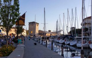 facebook_1641895015947_6886606832974336205-320×202